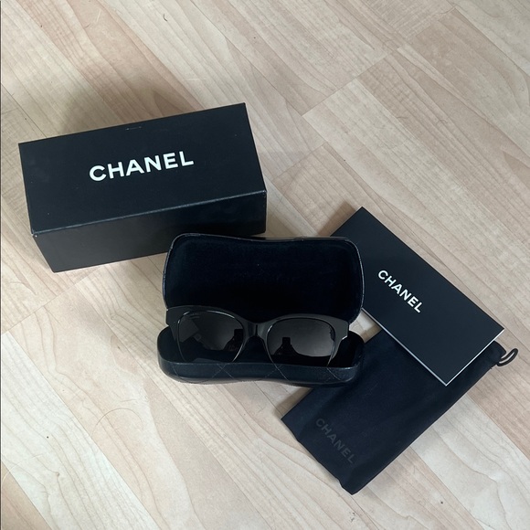 CHANEL Classic Black Sunglasses Set - Picture 1 of 4